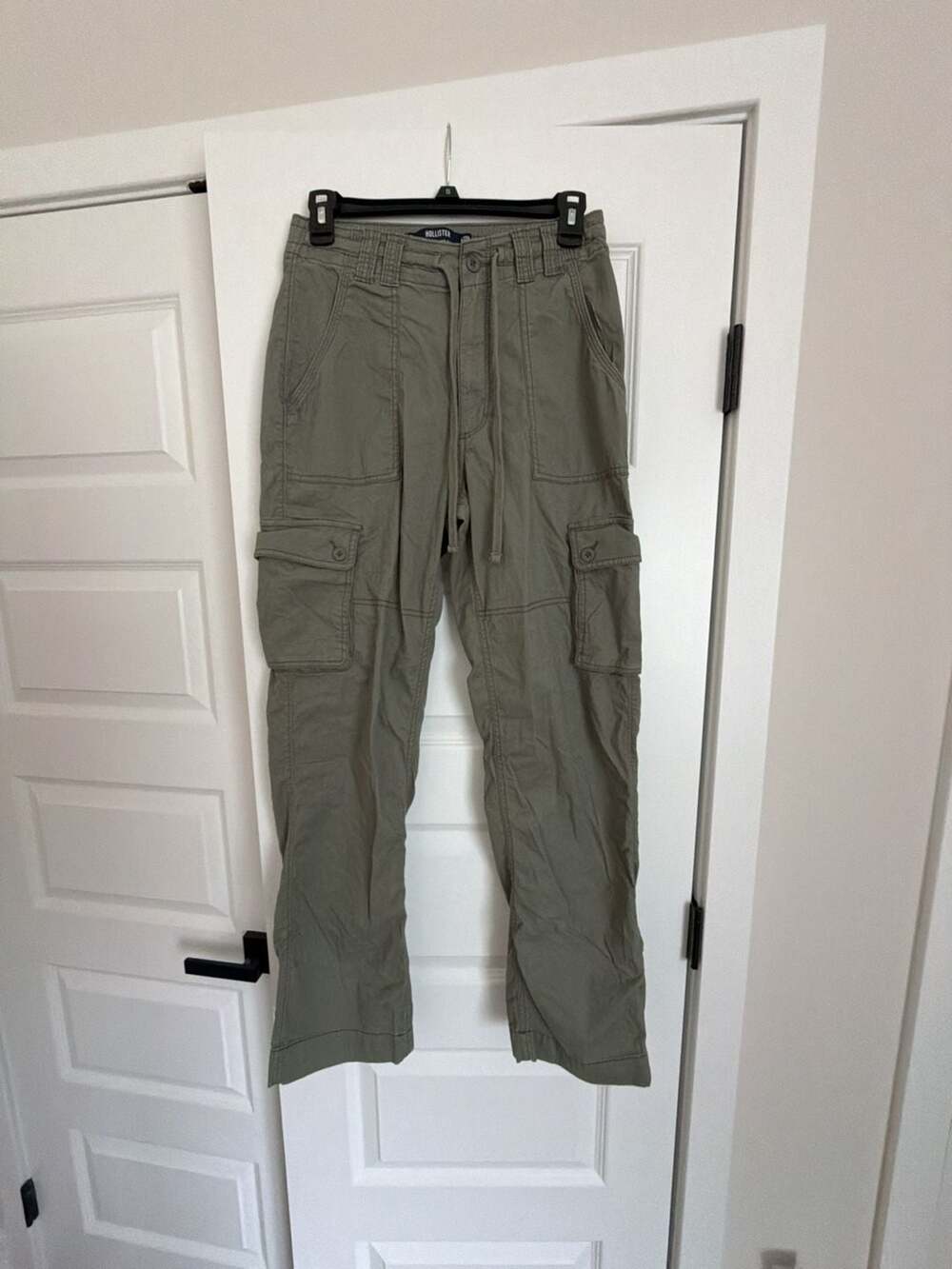 Hollister Ultra High-Rise Dad Cargo Pants in Olive Green